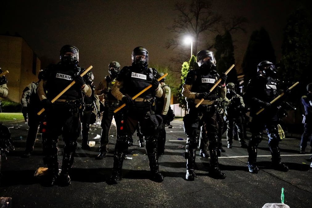 Usa: troubles pres de minneapolis apres qu'un policier a abattu un homme noir