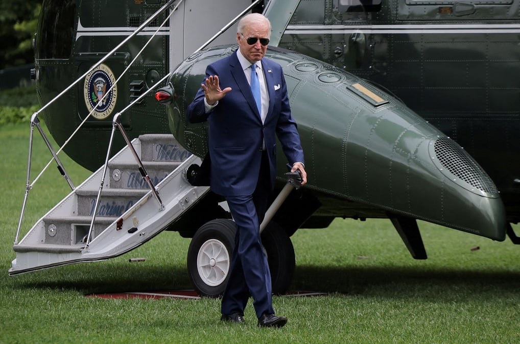 Usa: biden invoque le "defense production act" pour repondre a la penurie de lait infantile