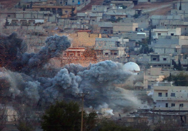 Kobani est toujours assiégée malgré l'arrivée des peshmergas