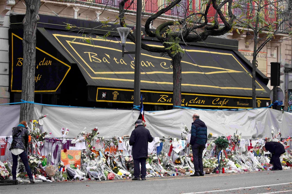 Les gestionnaires du bataclan esperent rouvrir dans un an