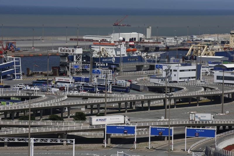 Un ferry s'echoue dans le port de calais, pas de victime