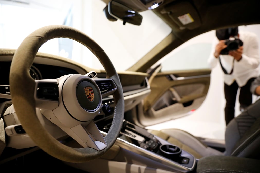 Photo d'archives d'une voiture porsche 911 exposee lors d'une conference de presse a seoul, coree du sud