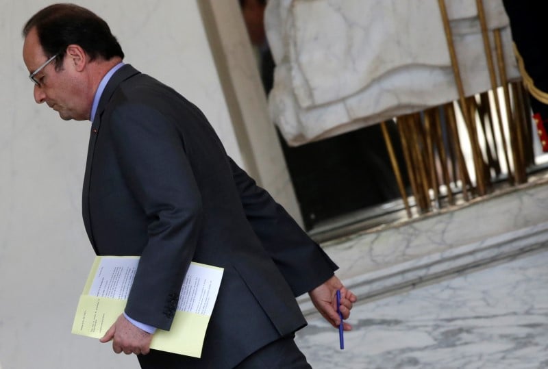 La cote de francois hollande perd trois points dans un sondage bva