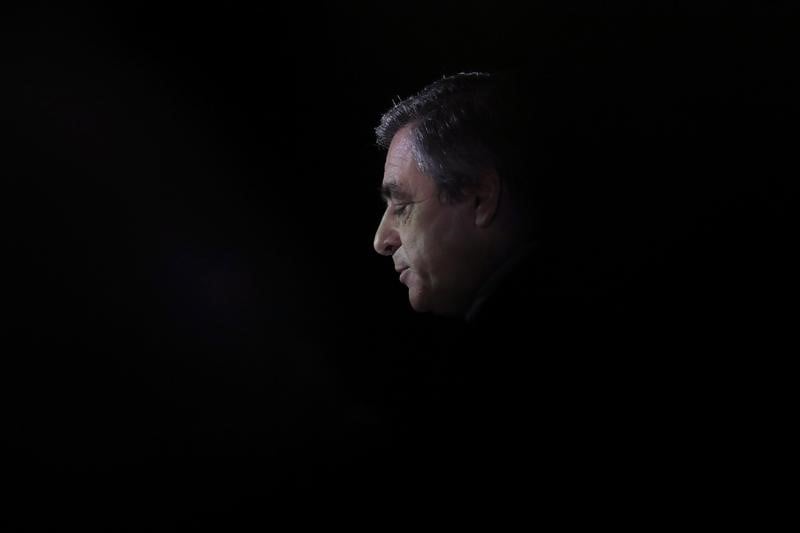 61% des francais disent que fillon a tort de perseverer
