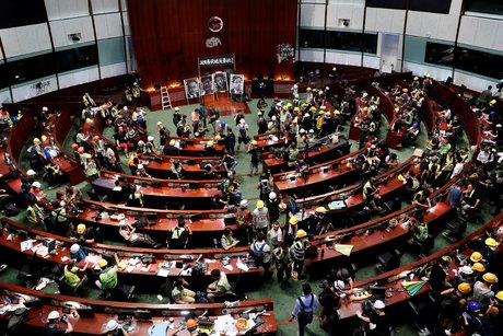 Intervention de la police au parlement de hong kong