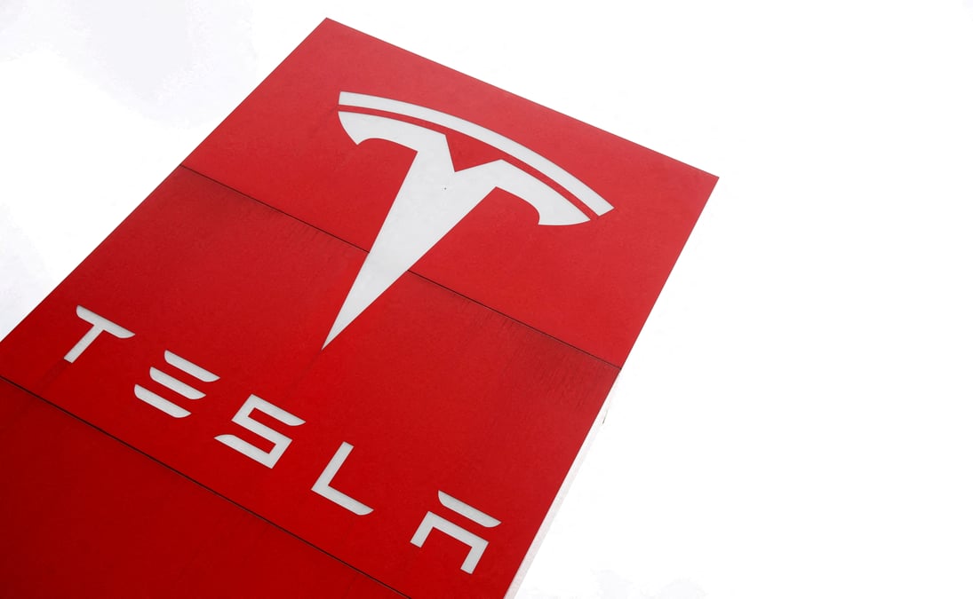 Tesla poursuit jpmorgan au sujet d'un contrat affecte par un tweet de musk