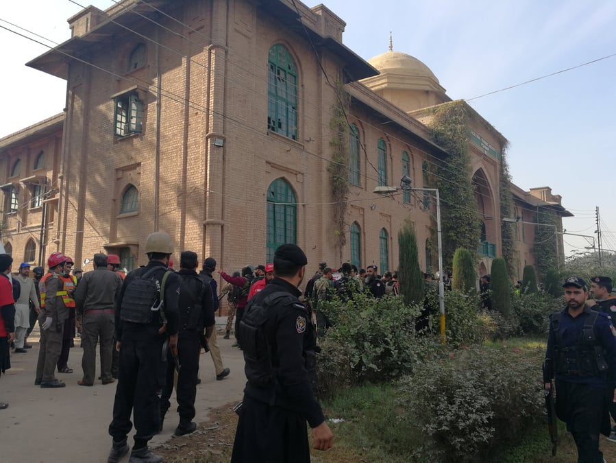 Des taliban attaquent un campus au pakistan, neuf morts