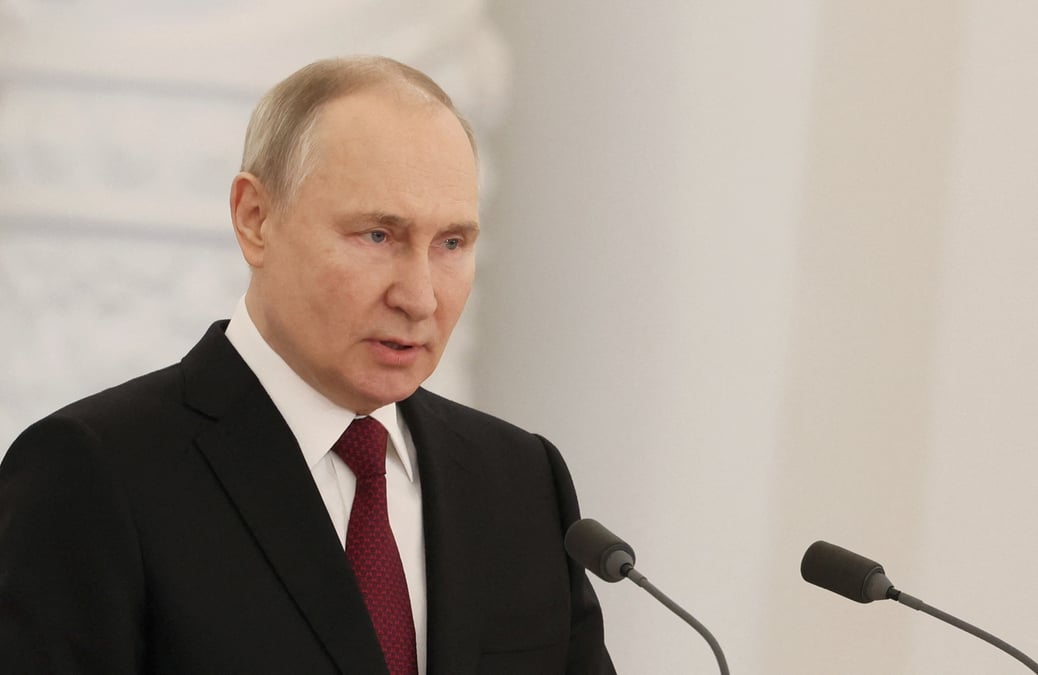 Vladimir poutine durant un discours lors d'une ceremonie militaire