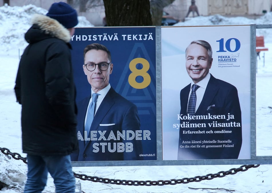 Affiches des candidats alexander stubb et pekka haavisto au second tour de l'election presidentielle finlandaise, a helsinki