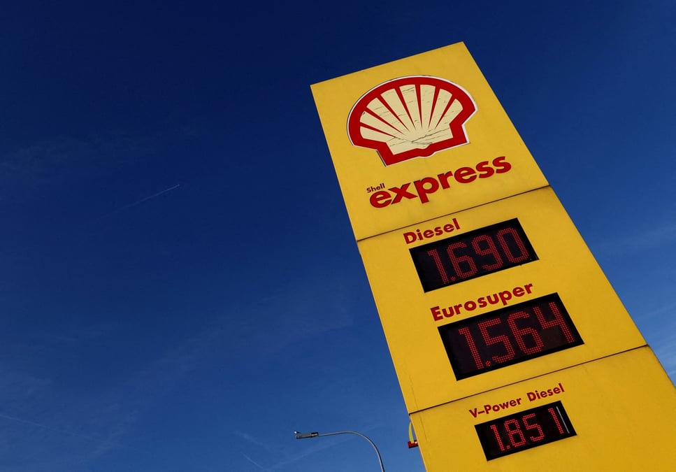 Un logo de la multinationale britannique du petrole et du gaz, shell, est affiche a sint-pieters-leeuw