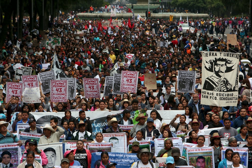 Manifestation a mexico un an apres la disparition des 43 etudiants