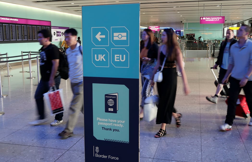Grande-bretagne: l'immigration europeenne a son niveau le plus bas depuis 2012