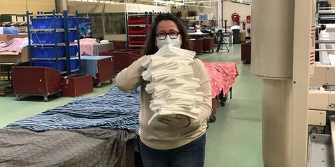 Pour lancer la fabrication de ces masques, l'entreprise Lemahieu a obtenu une autorisation préfectorale et a fait appel à des salariés bénévoles qui ont commencé à travailler ce week-end, dans l'usine de Saint-André-lez-Lille. Près de 3.000 masques par jour alimenteront les personnels hospitaliers.