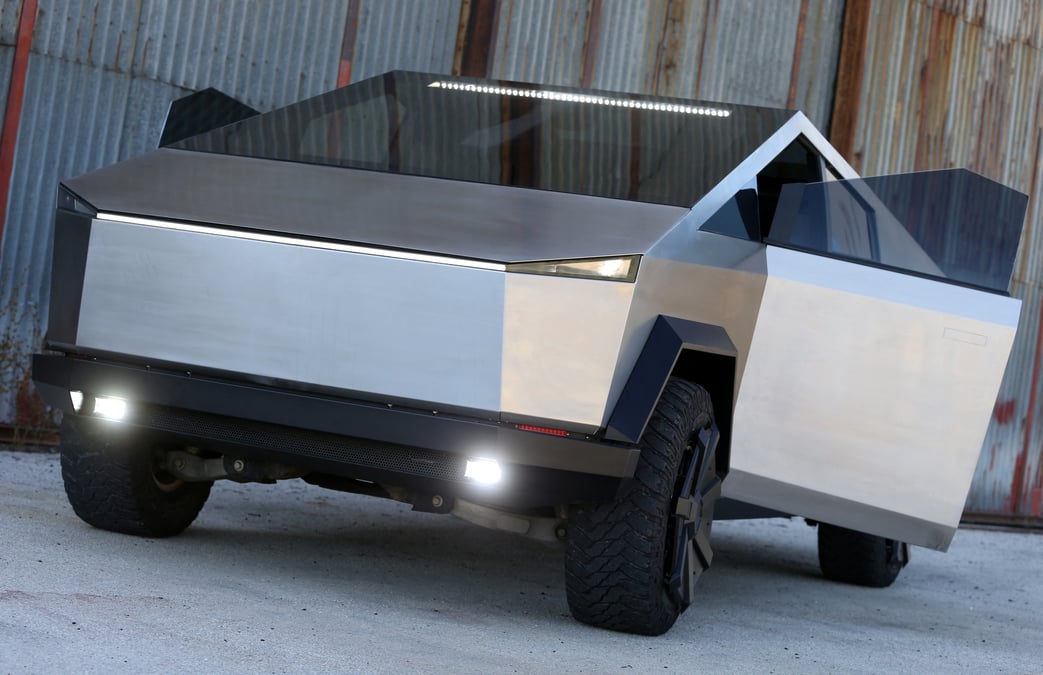 Tesla reporte le lancement de la production du cybertruck a debut 2023