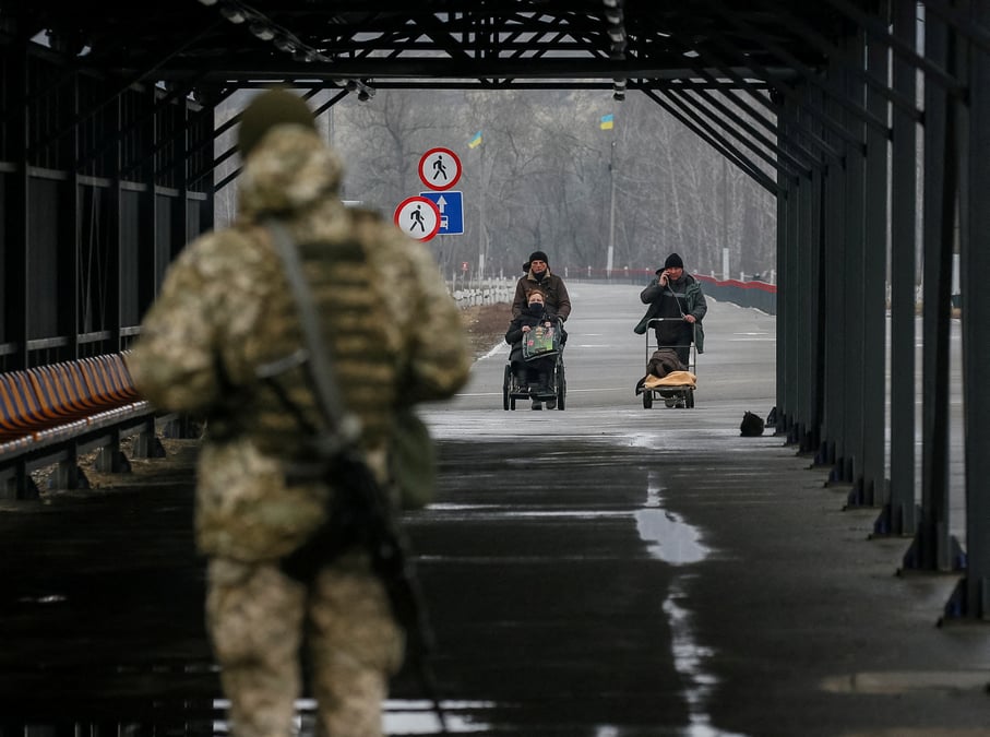 Les separatistes appellent l'ukraine a retirer ses troupes, demandent l'aide russe