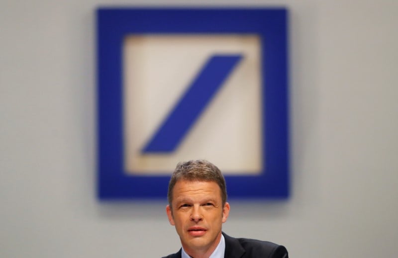 Pour deutsche bank, les fusions ne sont pas la seule voie a explorer