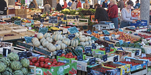 Avec l'interdiction de nombreux marchés alimentaires de plein vent, les agriculteurs perdent un nouveau débouché pour leurs productions.