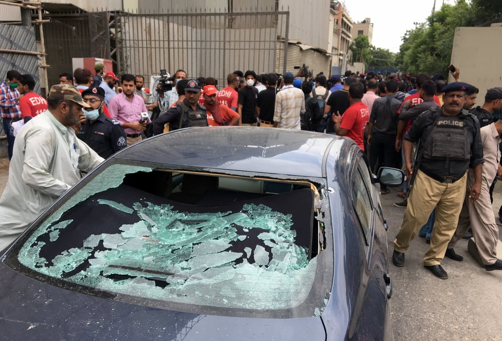 La bourse de karachi attaquee par des hommes armes