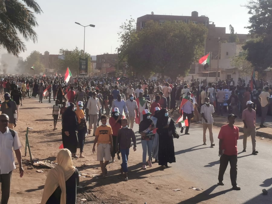 Soudan: manifestation monstre a khartoum, les forces de securite usent de gaz lacrymogene