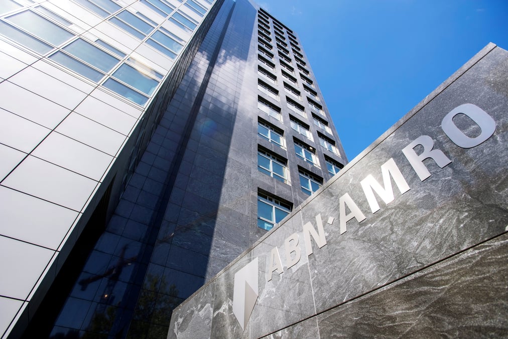Le logo d'abn amro au siege de la banque a amsterdam