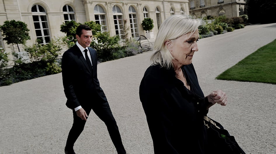 Marine Le Pen et Jordan Bardella au palais de l'Élysée le 26 août 2024 lors de la consultation par Emmanuel Macron des présidents des groupes politiques et des chefs de partis concernant la nomination du futur premier ministre.