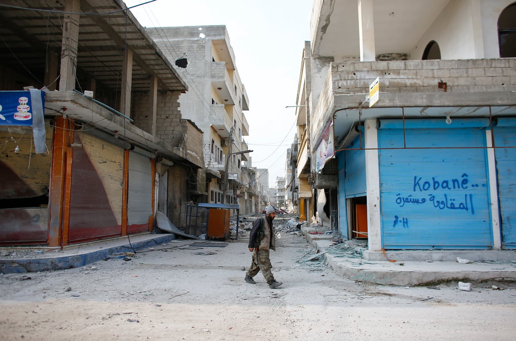 Apres avoir ete chasse de kobani, l’etat islamique cede du terrain autour de la ville