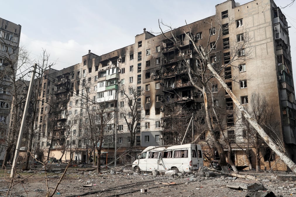 Ukraine: le maire de marioupol a discute d'une evacuation des civils avec l'ambassadeur de france