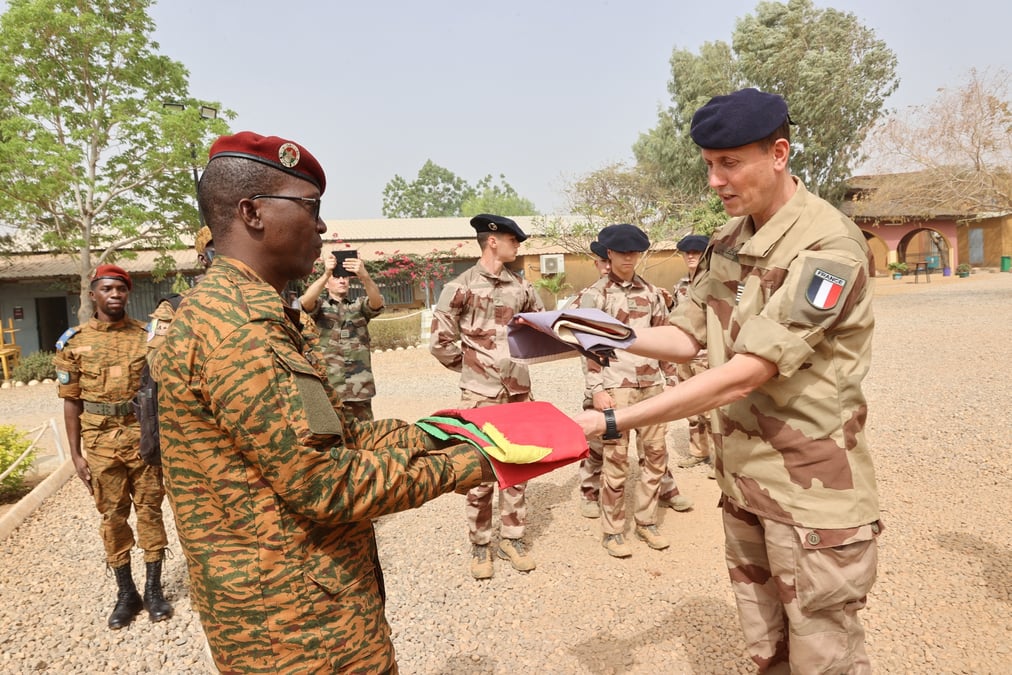 Le burkina faso marque la fin officielle des operations militaires francaises sur son sol
