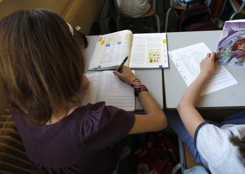 Plus de six francais sur dix desapprouvent la reforme du college