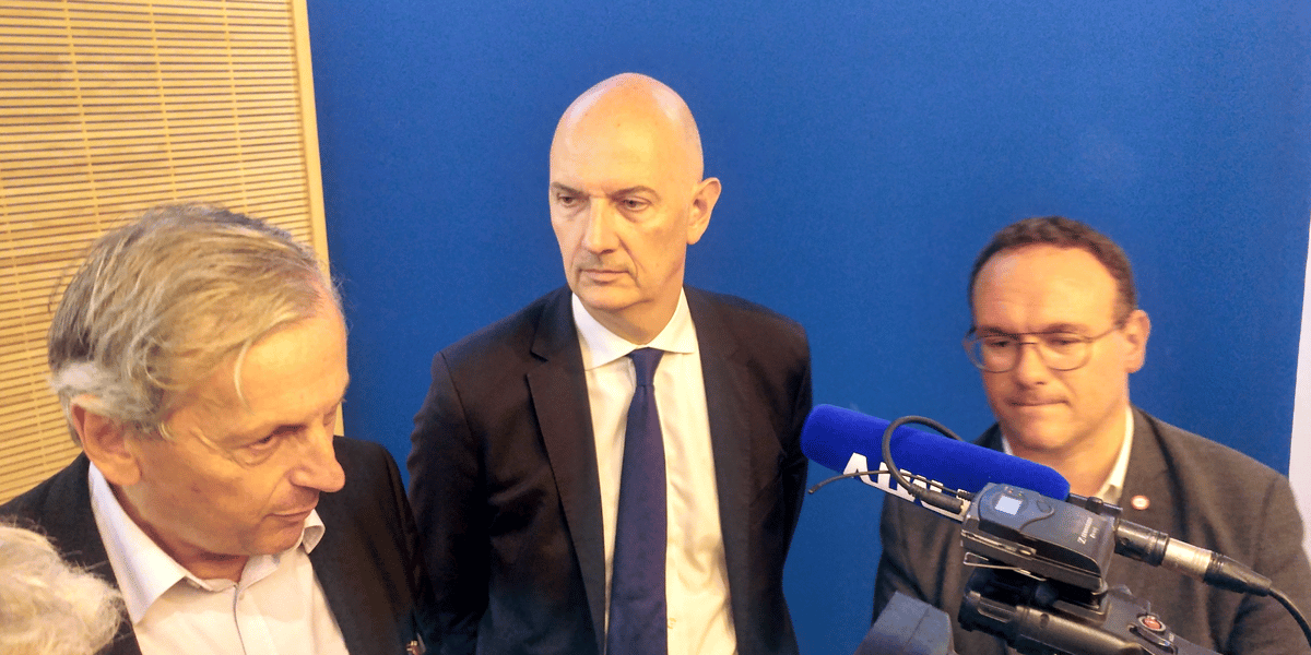 Les députés Jean-Dominique Cazeneuve, Roland Lescure et Damien Abad, membres de la mission parlementaire sur l'impact économique des Gilets jaunes, lundi 15 juillet 2019, à Bordeaux.