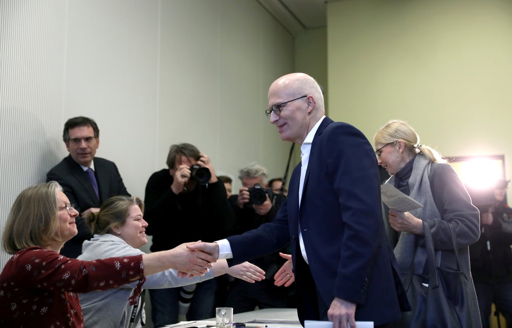 Le spd et les verts veulent profiter a hambourg de la crise interne a la cdu