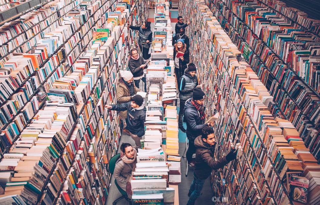 La galerie marchande serait la première en France à proposer à la vente ou au don une telle palette des biens de consommation (textiles, livres, mobilier, objets de décoration, bricolage, électroménager, vélos...).