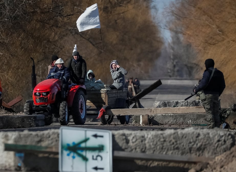 L'invasion de l'ukraine par la russie a declenche un electrochoc a l'otan, dit macron