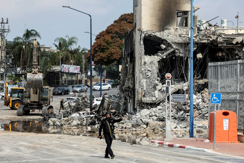 Un membre de la securite israelienne a sderot, en israel
