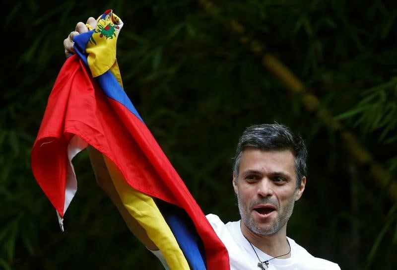 Venezuela: deux chefs de file de l'opposition apprehendes chez eux