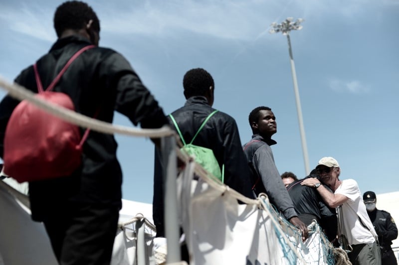 Arrivee en france de 78 refugies secourus par l'aquarius