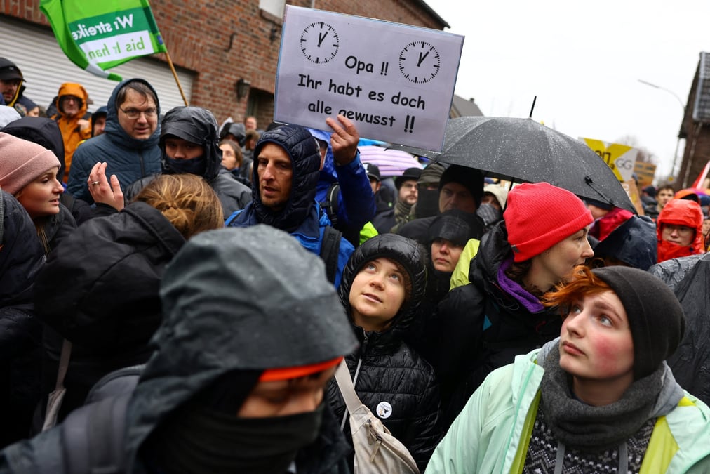 La militante ecologiste suedoise greta thunberg participe a une manifestation contre l'expansion de la mine de lignite a ciel ouvert garzweiler a lutzerath