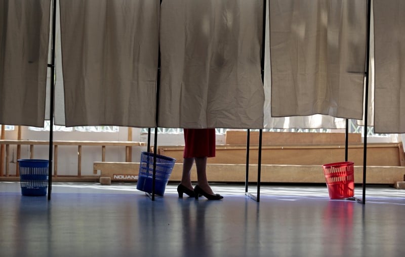 Plus de trois francais sur dix veulent une region fn, selon bva