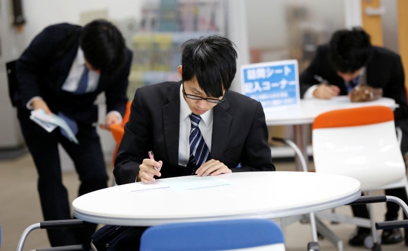 Japon: la robustesse du marche du travail va doper les salaires