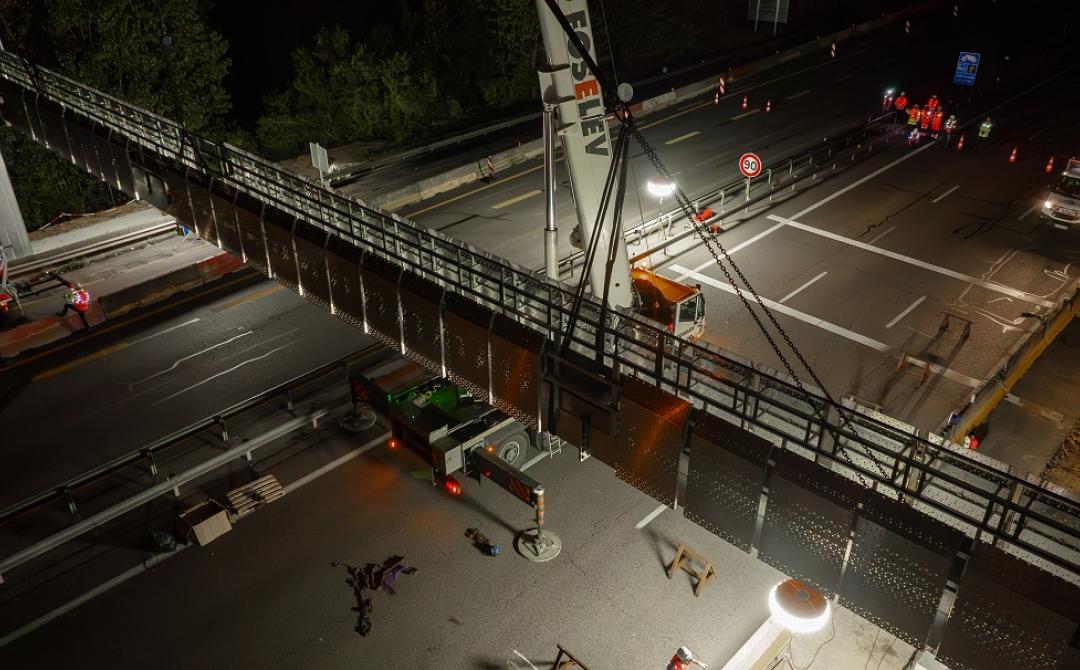 En cours de démontage, les barrières de péage des autoroutes A14 et A13 seront toutes progressivement remplacées par des portiques de détection.