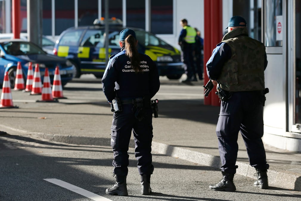Procedure penale contre deux individus arretes a geneve