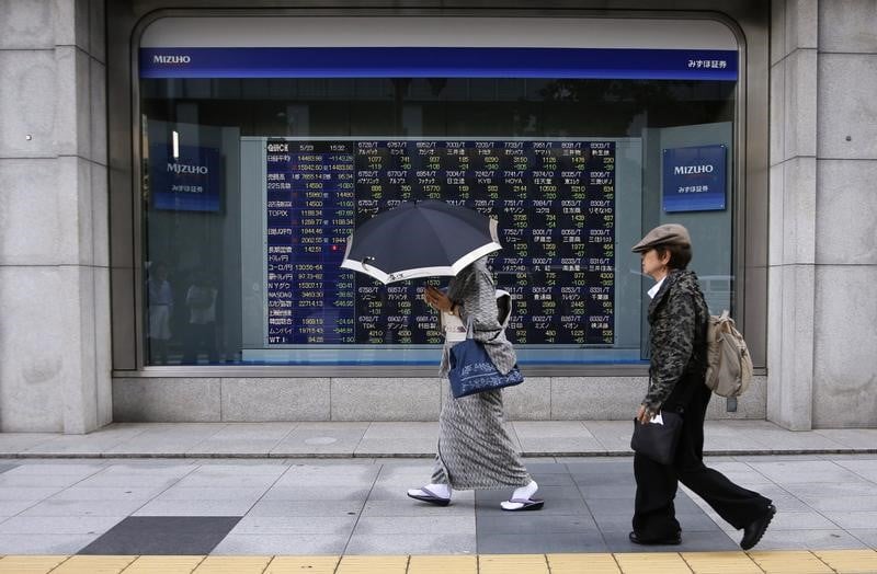 Tokyo finit en hausse