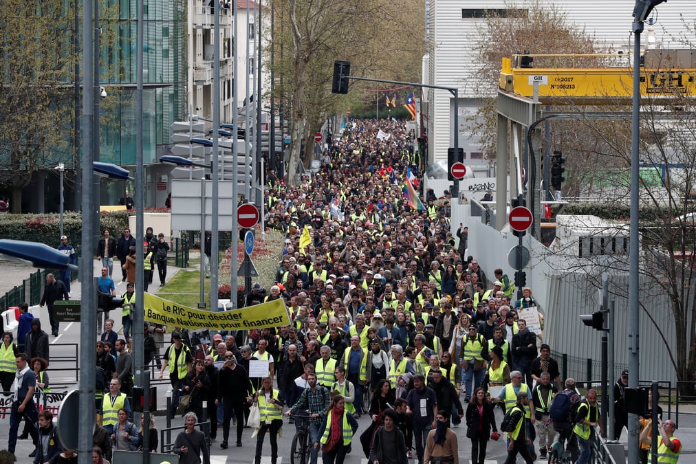 "gilets jaunes": un impact economique durable, selon un rapport