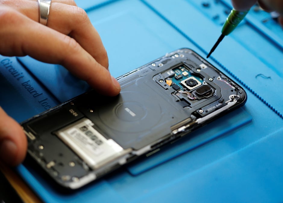 La france envisage de limiter le renouvellement anticipe des smartphones