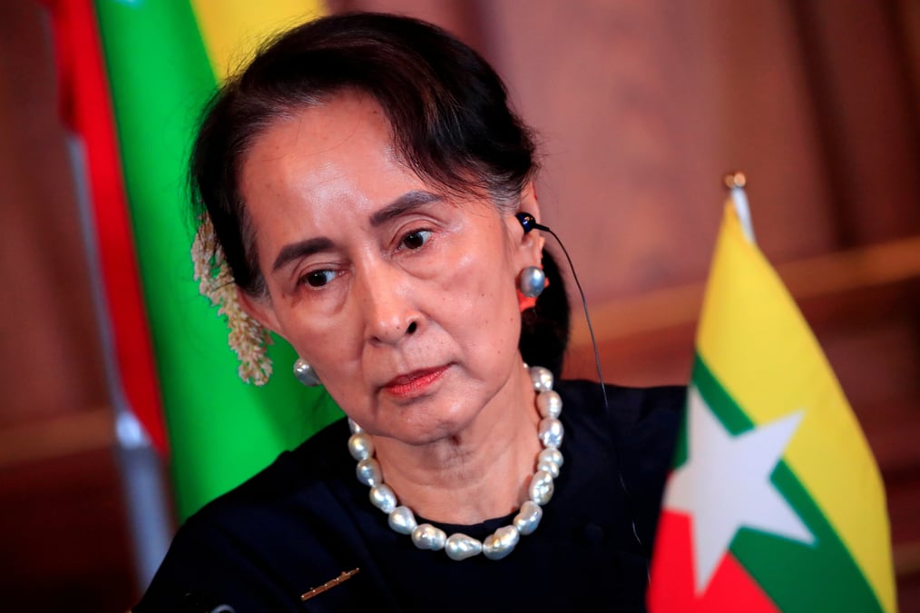 Birmanie: aung san suu kyi comparait en personne devant le tribunal