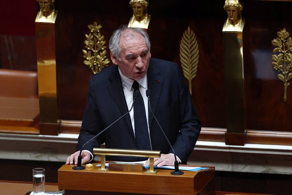 Le Premier ministre François Bayrou a indiqué que le décret de la PPE interviendrait après examen d'une proposition de loi à l'Assemblée nationale.