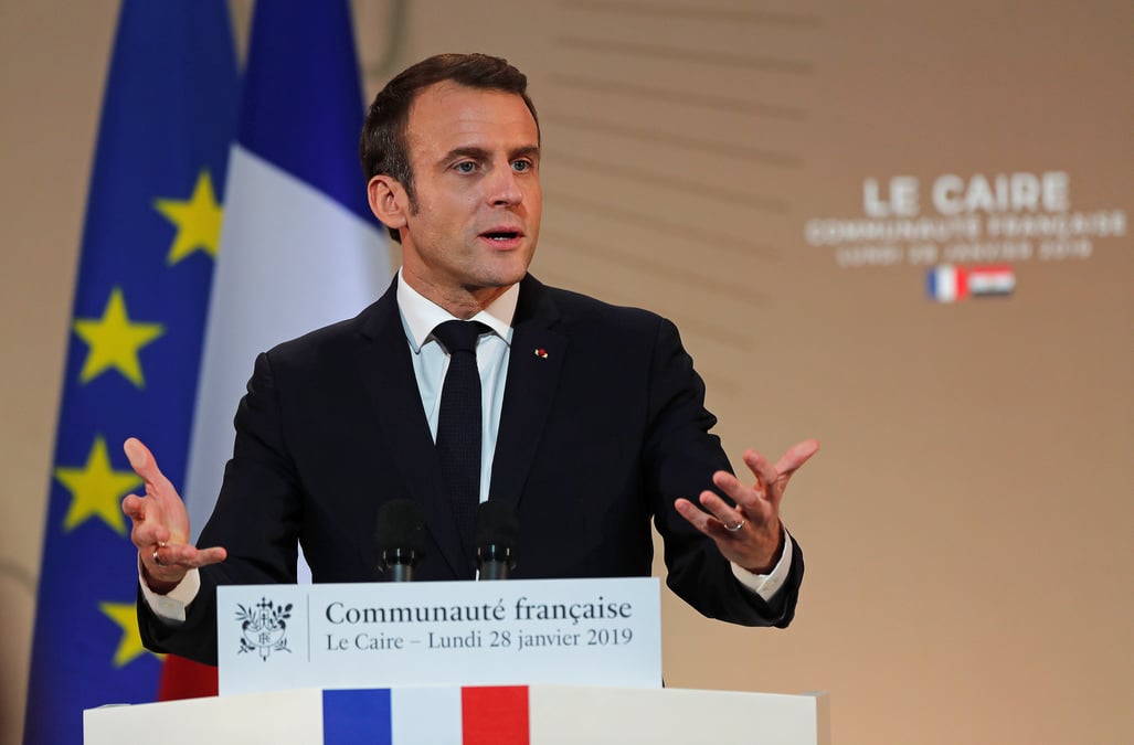 Au caire, macron rend hommage aux "martyrs" coptes