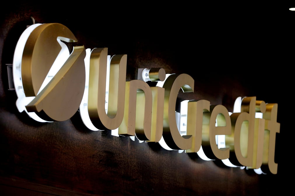 Unicredit vise 4,5 milliards d'euros de profits pour 2024, l'action bondit