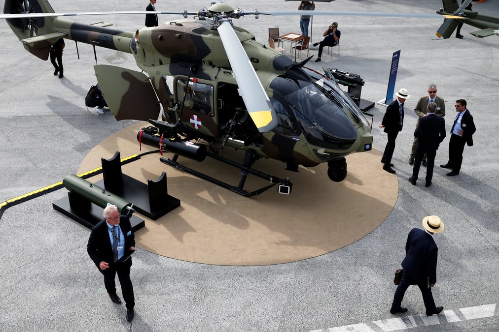 L'helicoptere h145 d'airbus presente lors du salon international de l'aeronautique et de l'espace de paris