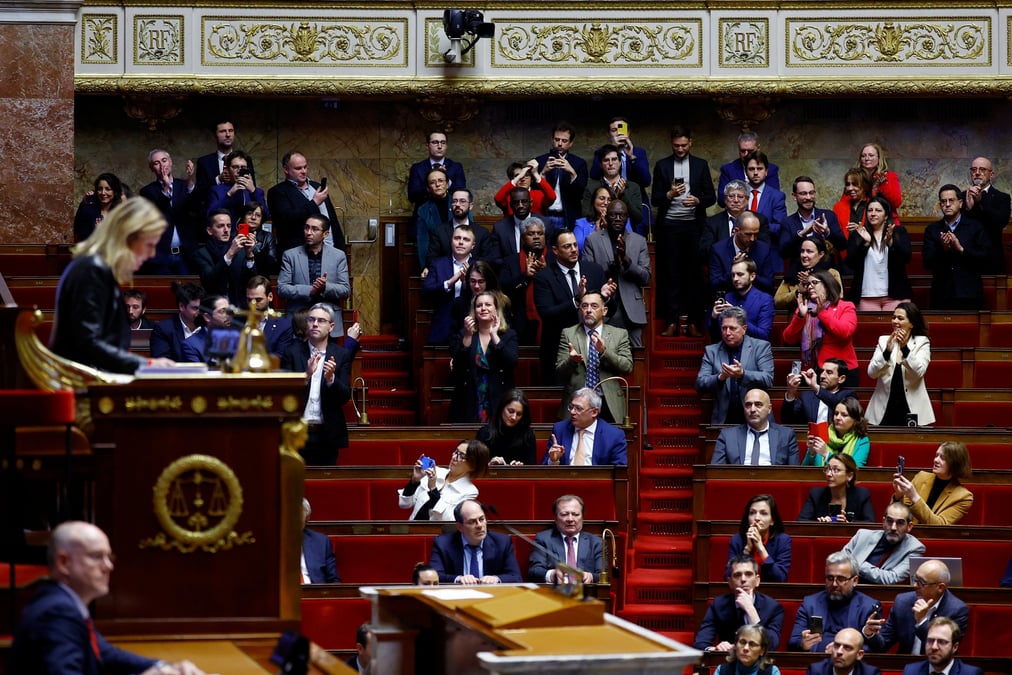 Des deputes des partis de gauche a l'assemblee nationale a paris